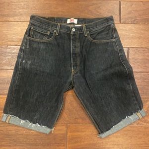 501 Levi’s Black denim shorts size 34